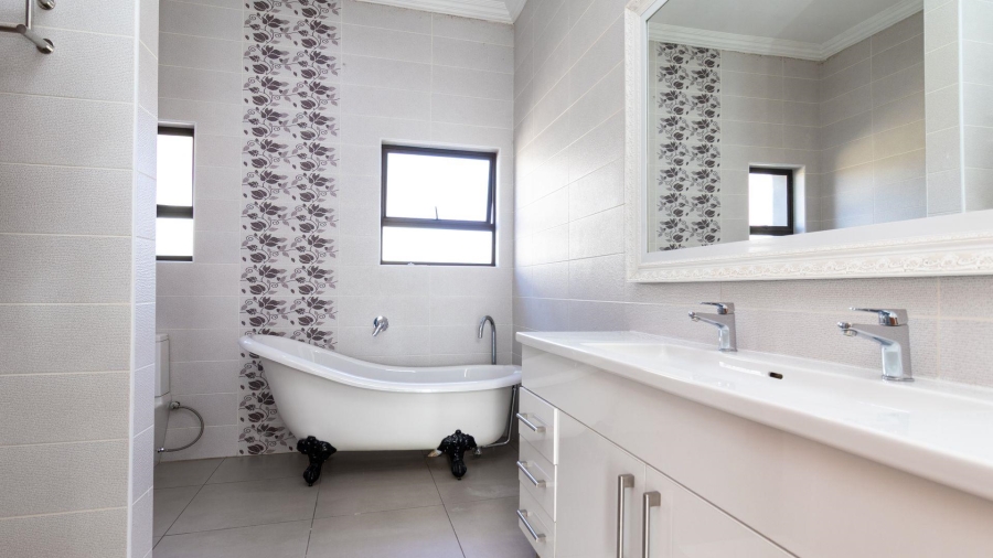 4 Bedroom Property for Sale in Leloko North West